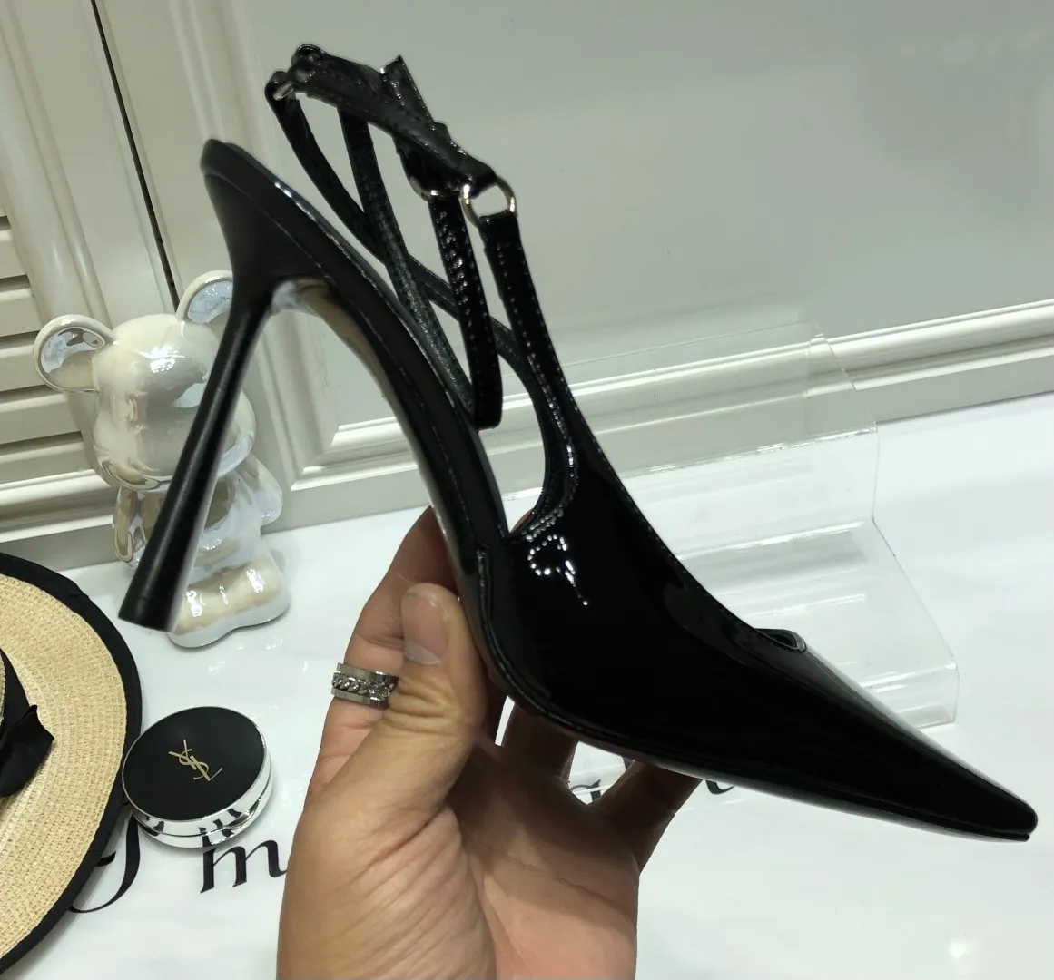 👟👟Ex-factory price 560👟👟 Top quality Saint Laurent/Yves Saint Laurent 2024 spring and summer new style👠Small square toe high heels of the same style as Rose. The layered leather high heels are very good at modifying the foot shape. In recent years, SLP has become more and more understanding of women in high heels. ysl beautiful high heels 👠Number of yards: 35-40 (41 customized, non-returnable) Upper: open edge beaded cowhide/patent leather, lining Imported sheepskin lining, sole: genuine leather outsole, heel height: 10cm (heel imported from Italy)